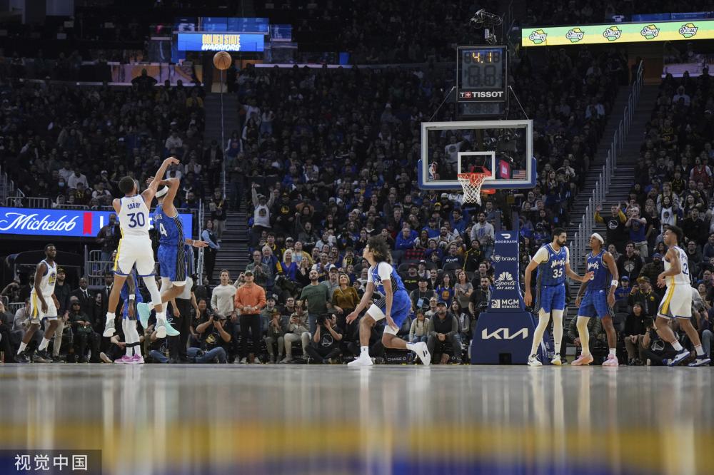 鲜明对比的 鲜明对比的