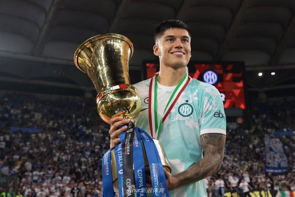 尼科：我不在乎外界的流言蜚语，能为曼城踢球让我自豪.