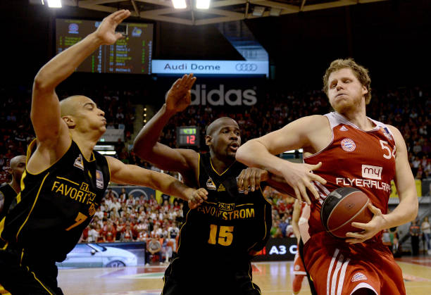 英超8将出战！荷兰队史首次首发有8人都来自同一海外联赛